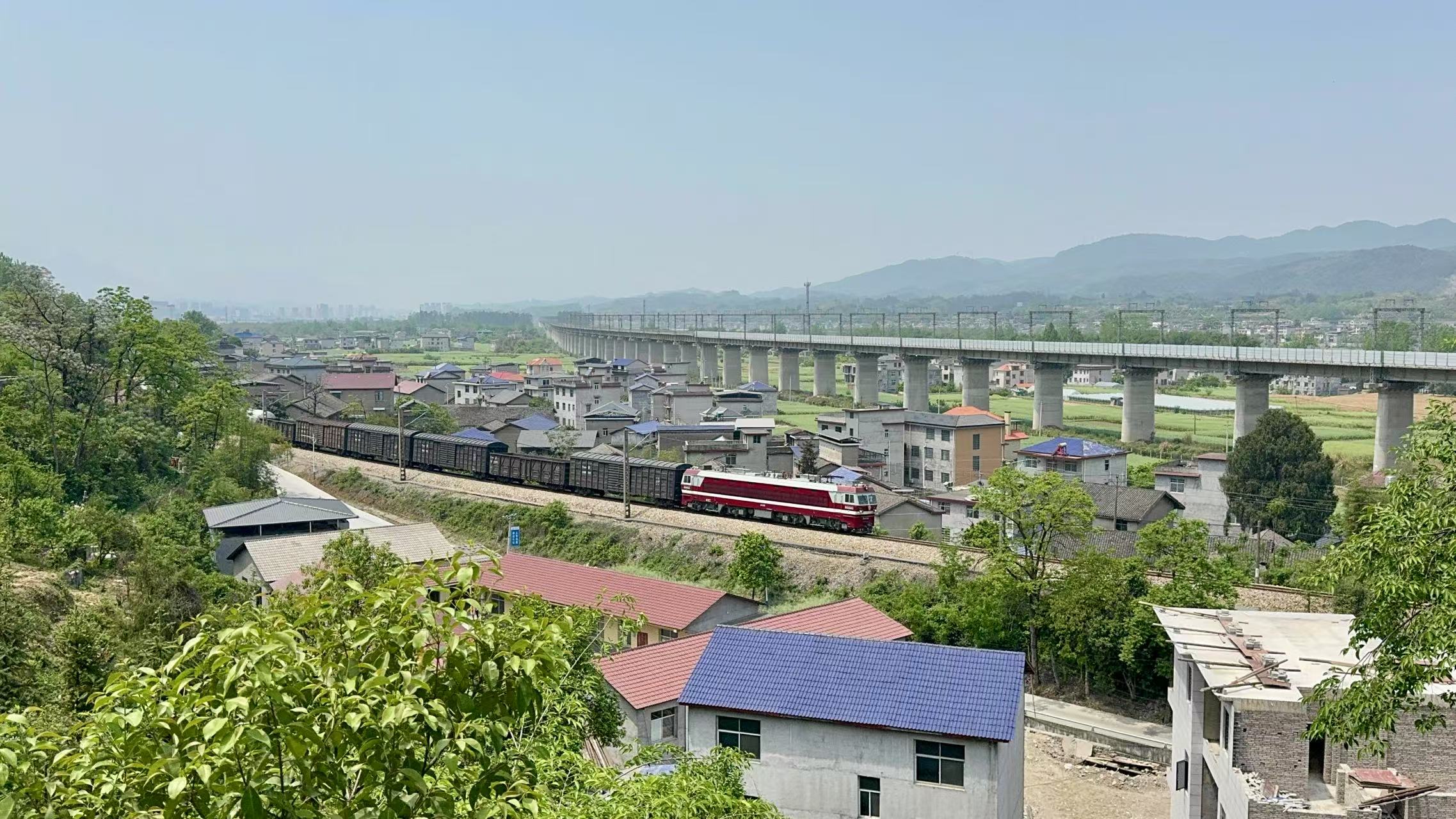 界面调查｜铁路穿村而过：一个湘西村庄与17起火车撞人事故  第4张