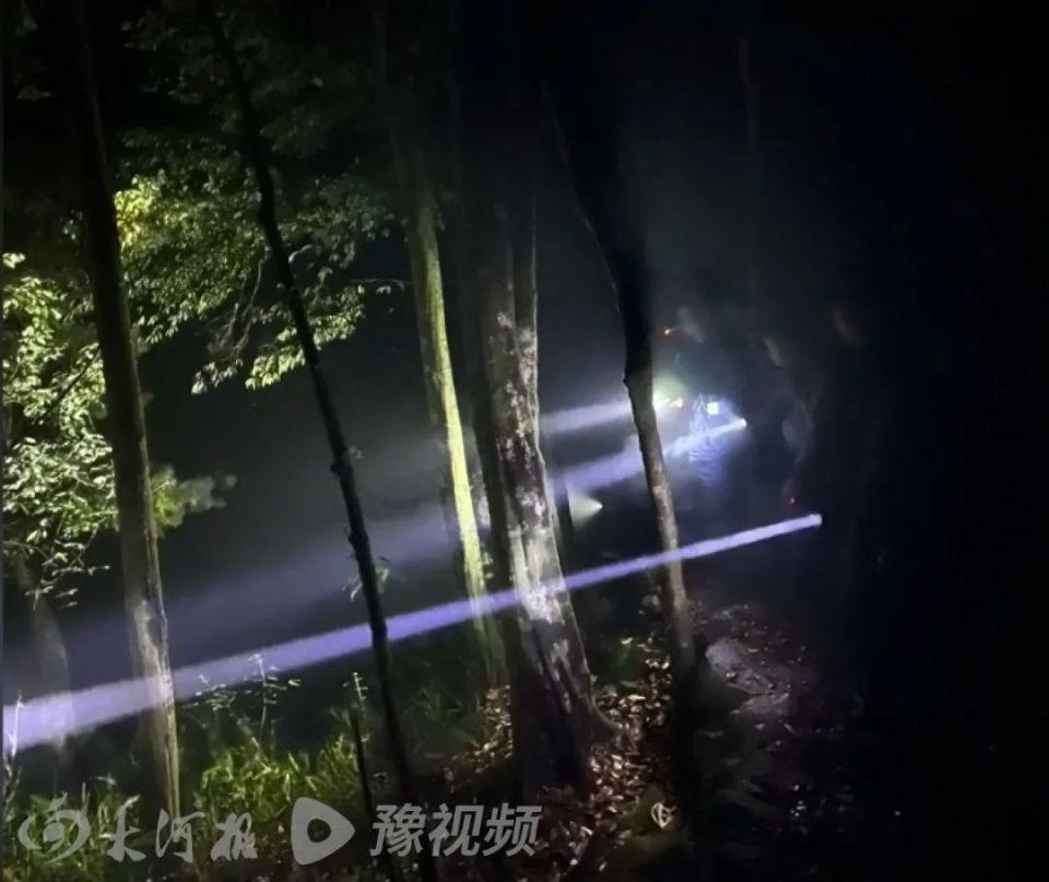 8岁男童登山失联12天，搜救仍在继续	，专业人士：是否终止救援主要看两点  第4张