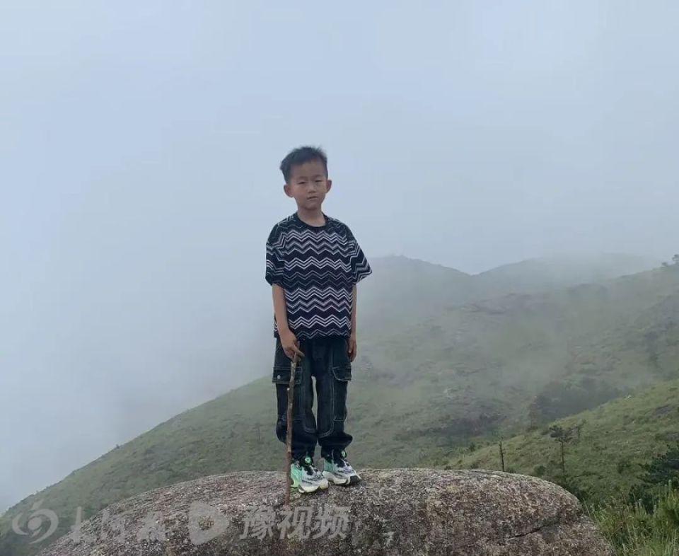 8岁男童登山失联12天，搜救仍在继续，专业人士：是否终止救援主要看两点  第1张