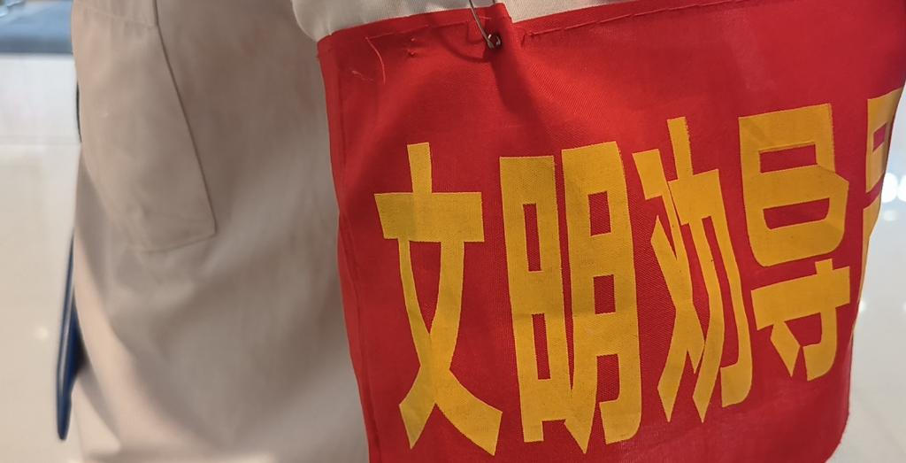 晨意帮忙丨女子在商场被骑平衡车男童撞伤索赔遇阻，男孩家属：表示歉意，但商场担主责  第8张