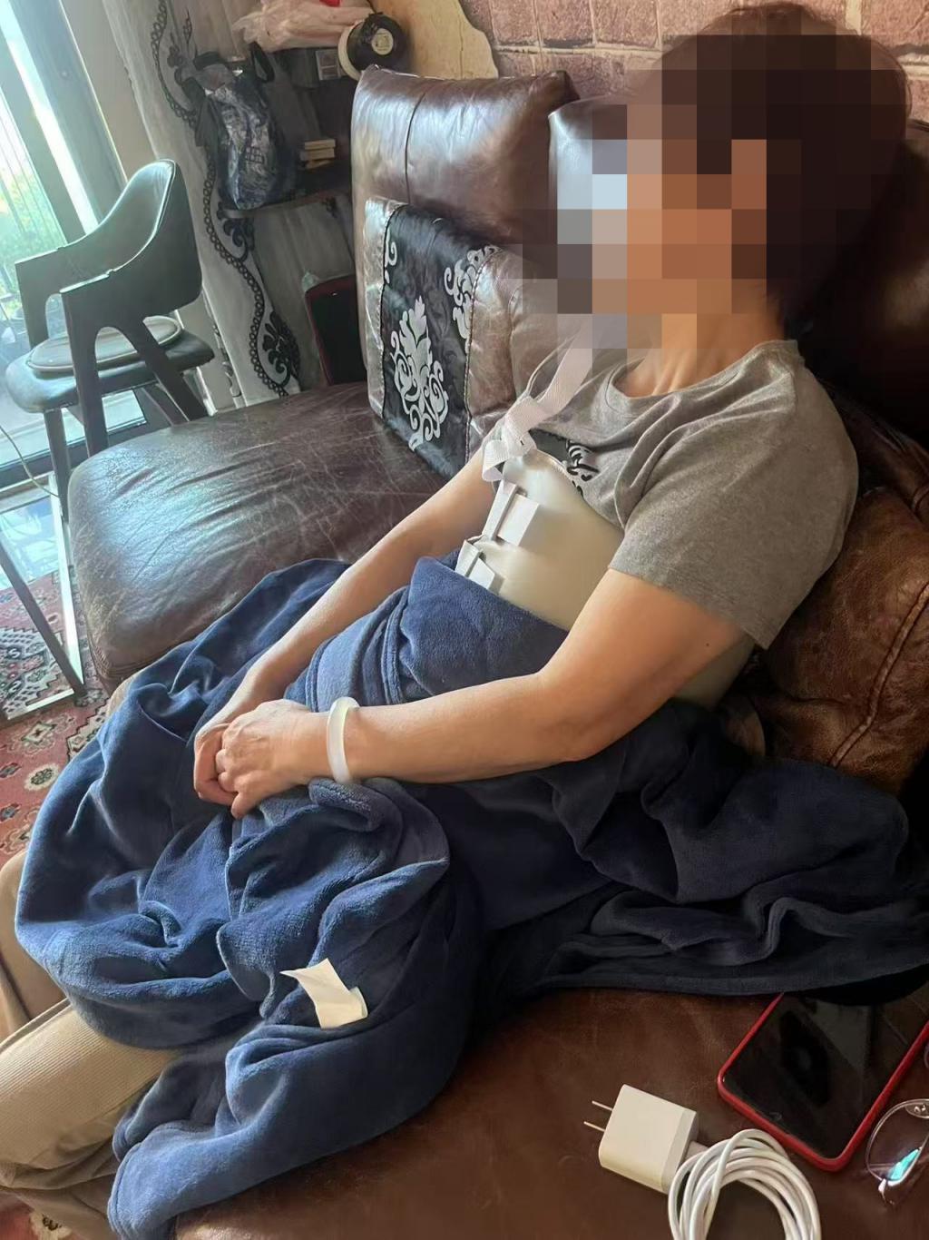 晨意帮忙丨女子在商场被骑平衡车男童撞伤索赔遇阻，男孩家属：表示歉意	，但商场担主责  第3张
